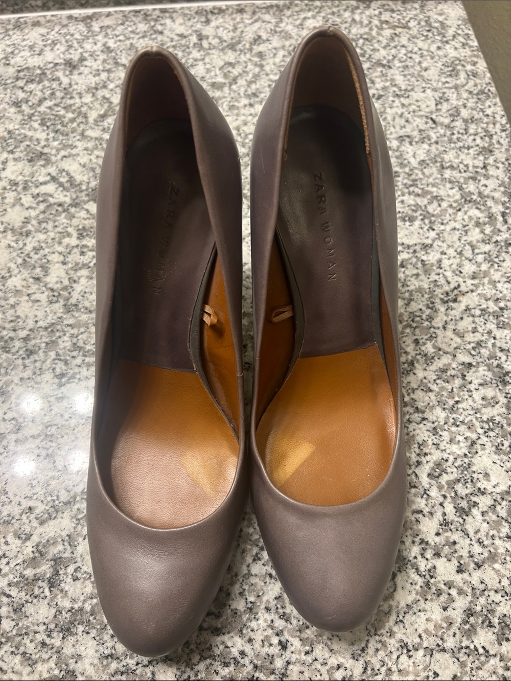 Zara Woman Round-Toe Pumps  Sz 8 work office
